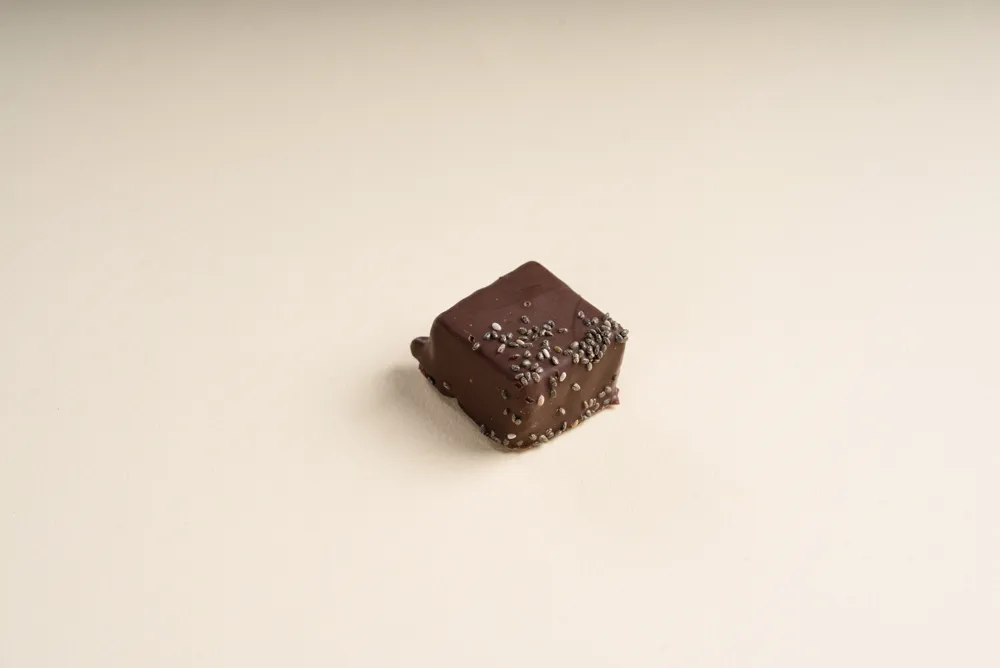 Peanut & Blueberry Dark Chocolate